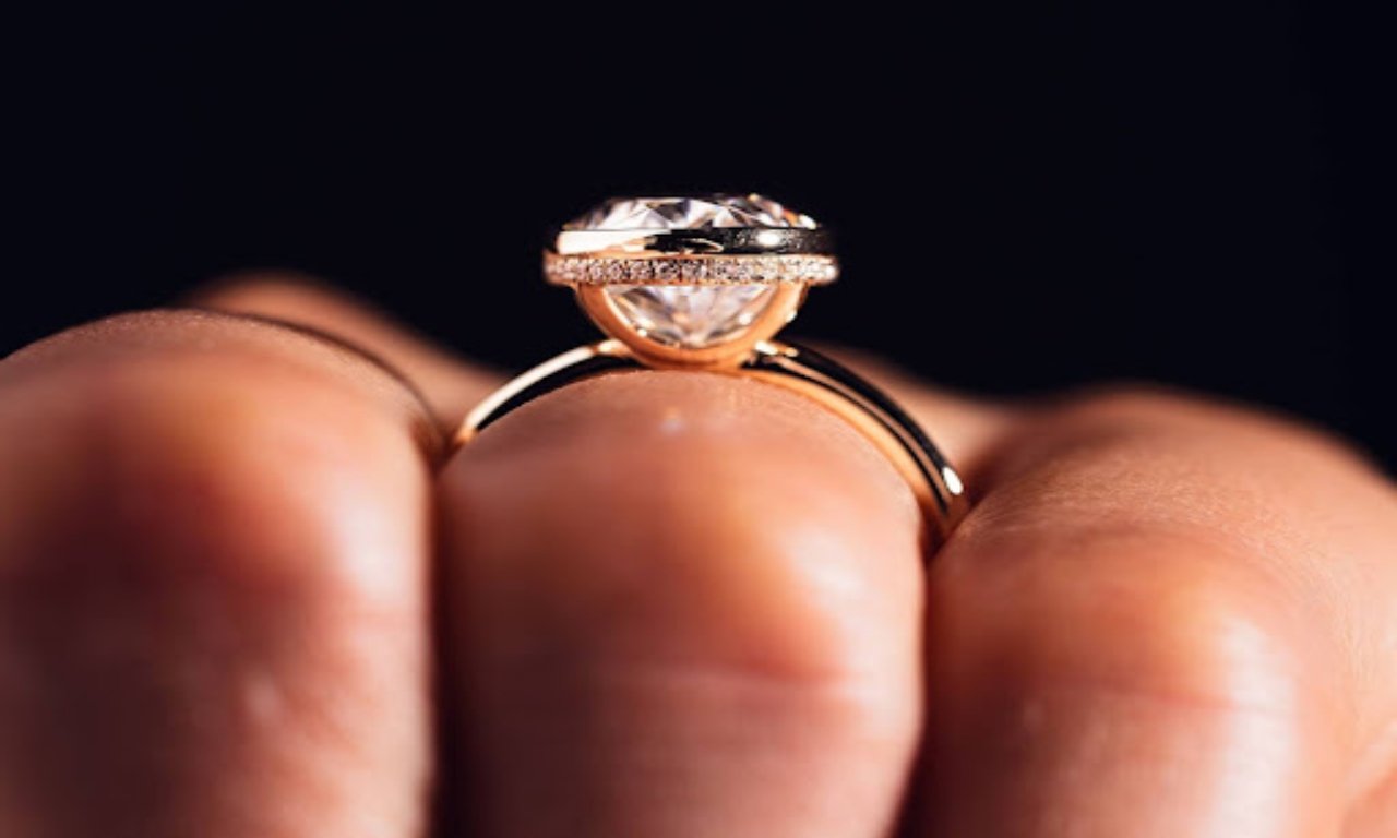 What Makes Moissanite Engagement Rings the Smartest Choice?